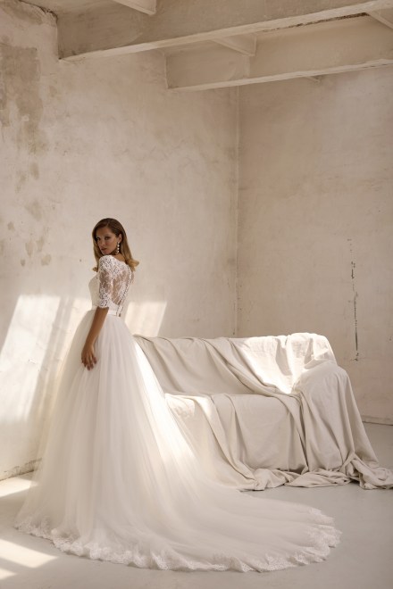 https://www.sposa-lia.com/images/stories/virtuemart/product/per-in white-018-mell-03.jpg